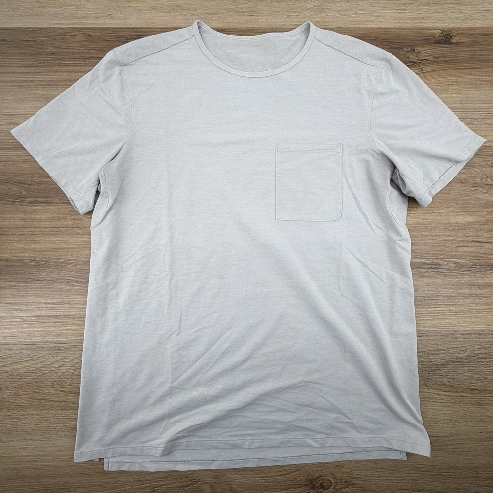 Lululemon Men's Lululemon Chest Pocket Relaxed Fit Tee Oxford - Grey - Large